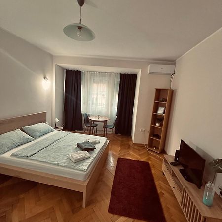 Apartman Lena Belgrad Exteriör bild