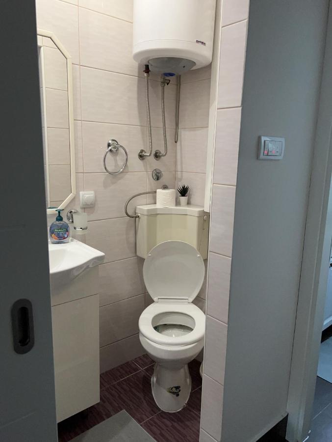 Apartman Lena Belgrad Exteriör bild